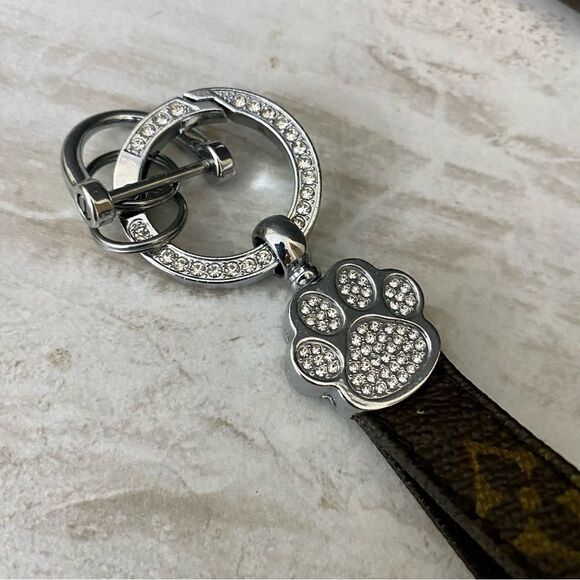 MONOGRAM CANVAS SILVERTONE KEYCHAIN S1 - Picture 10 of 10